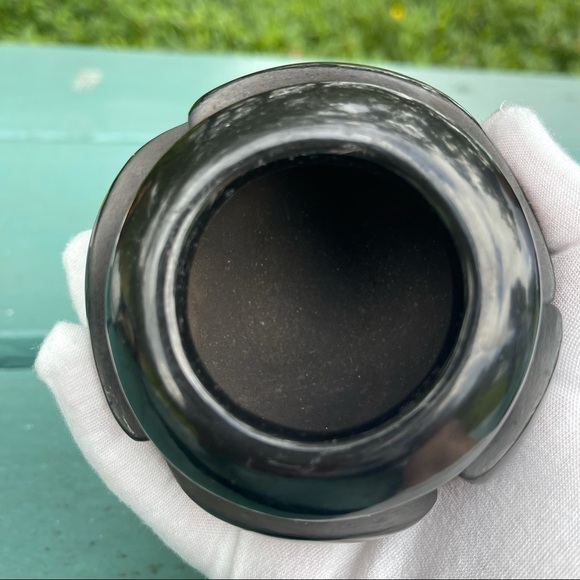 Vintage Santa Clara Pueblo Pottery by Anita L. Suazo Carved Blackware - Picture 3 of 9